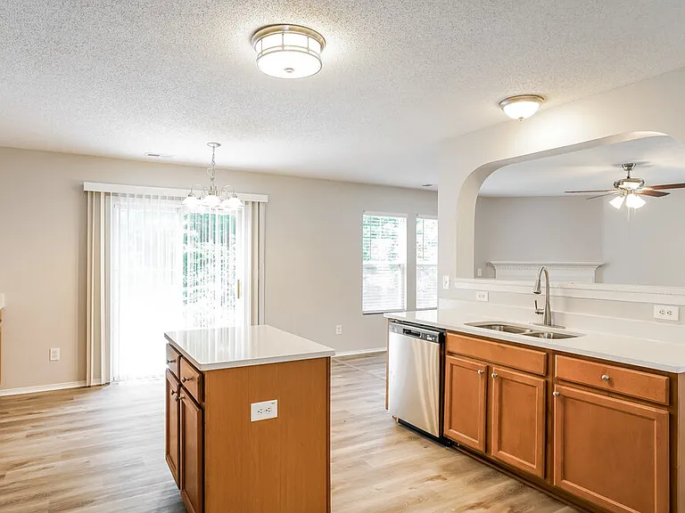 1024 Mailwood Dr — Photo 9