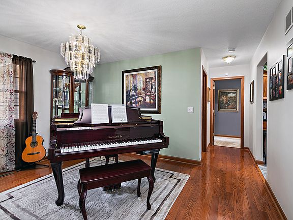5th image of 230 Curwick Dr