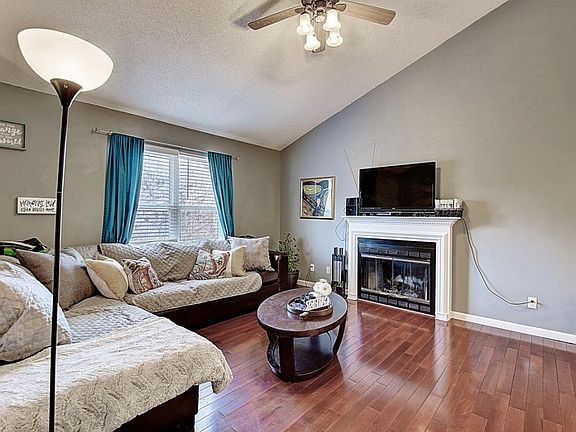 5th image of 305 Copper Hill Ln