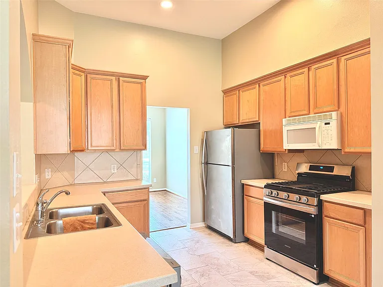 16518 Wheatmill Ct — Photo 9