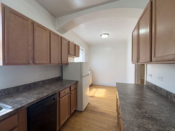 5th image of 4402 N Rockwell St #2