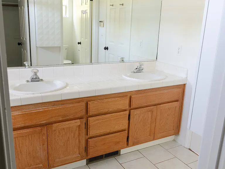 652 Charleston Ct — Photo 16