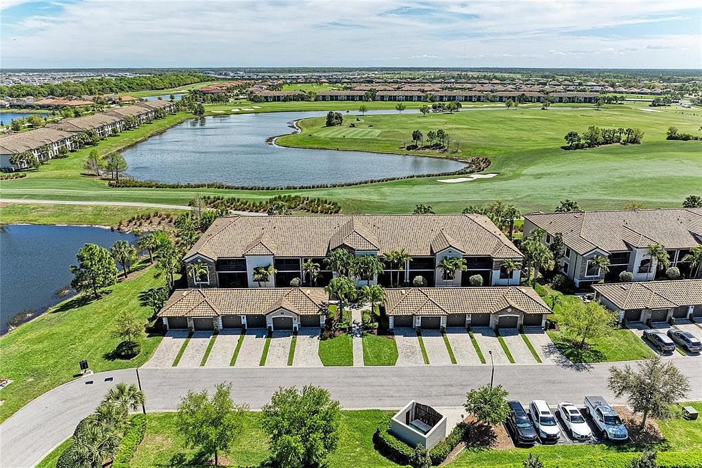 5558 Palmer Cir Unit 205
