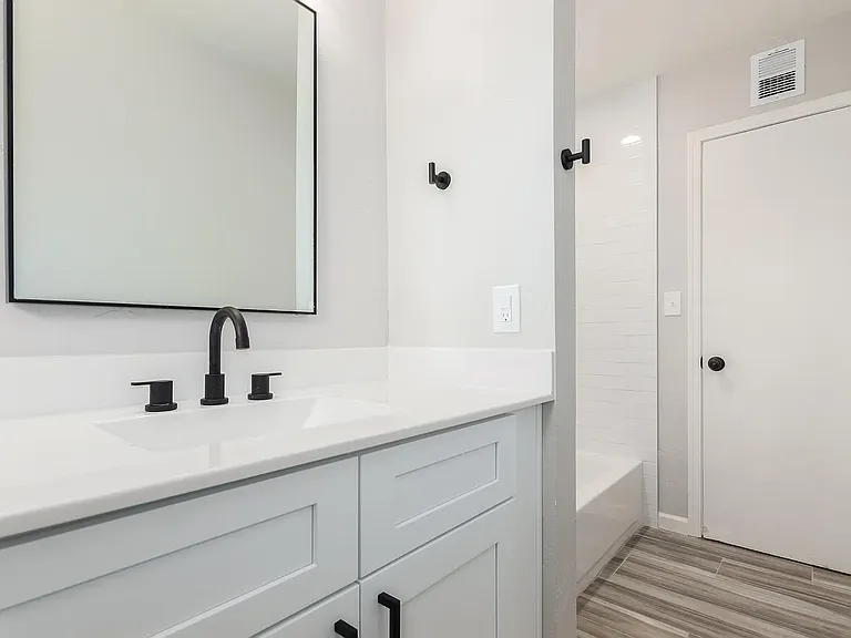 2222 E Blacklidge Dr — Photo 10
