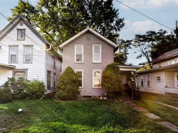 527 State St, Conneaut, OH 44030