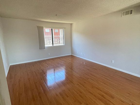 4th image of 1009 Benito Ave APT B