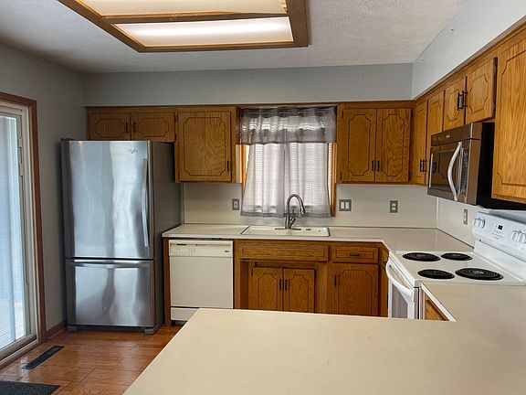 4th image of 10003 S 9th Ct