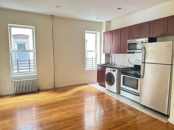 2nd image of 372 Montgomery St #9
