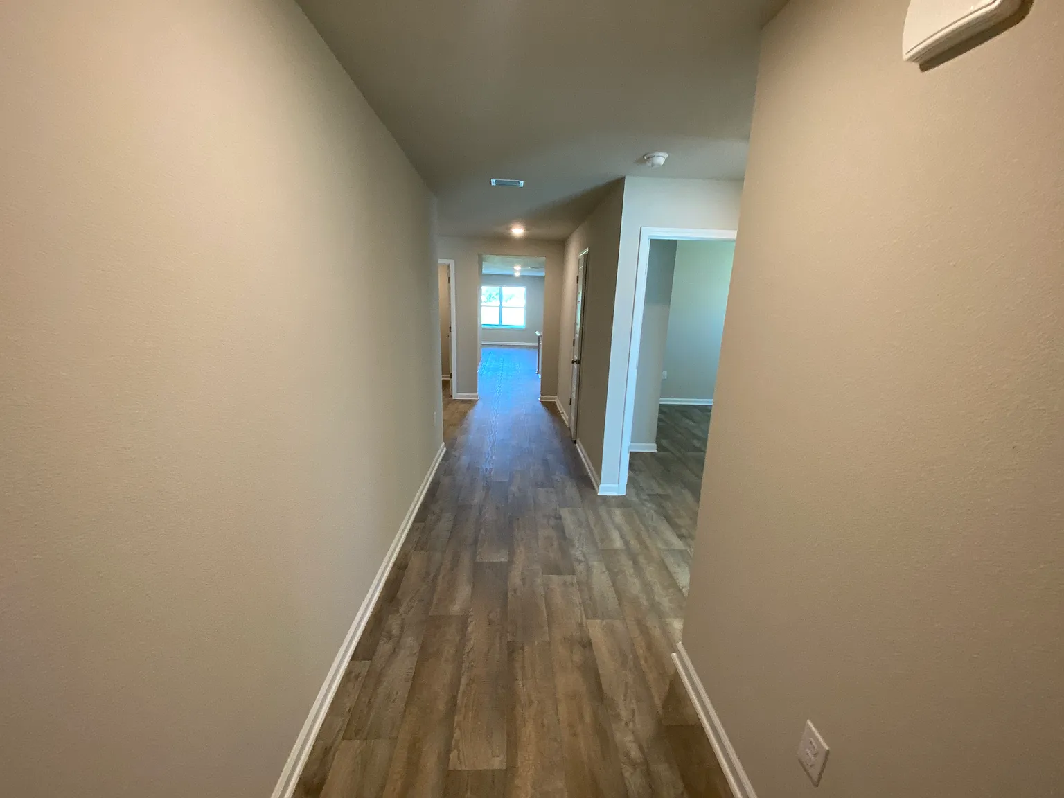 Available Now!! 4 Bed / 2 Bath In Winged Foot Subdivision! — Photo 2