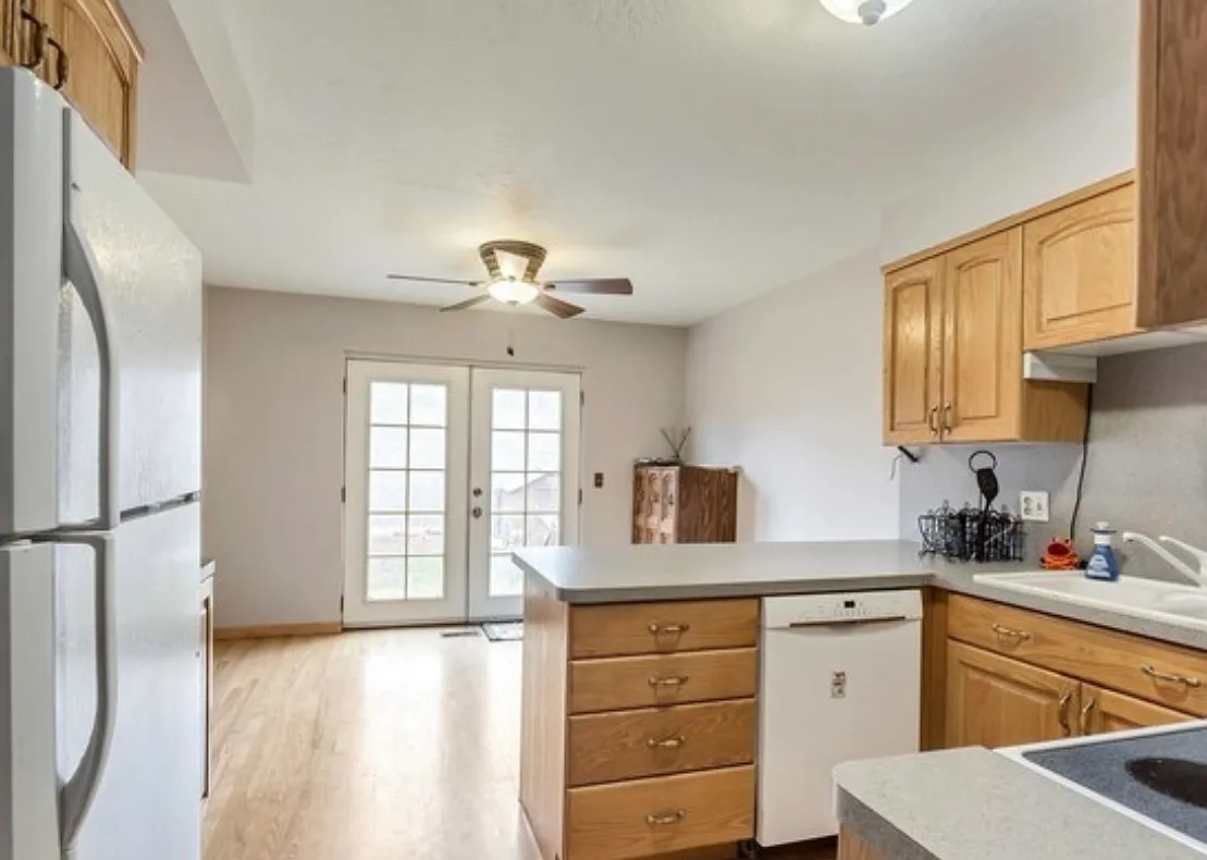 5 bed, $2,900 — Photo 4