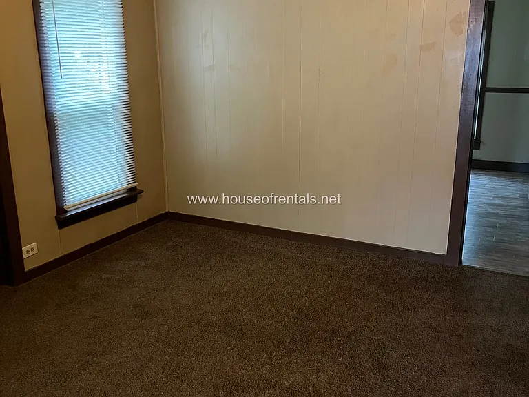 705 N Garfield St — Photo 3
