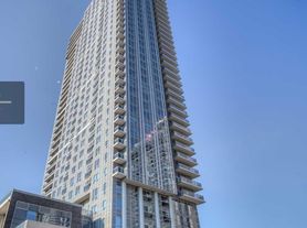 275 Village Green Sq