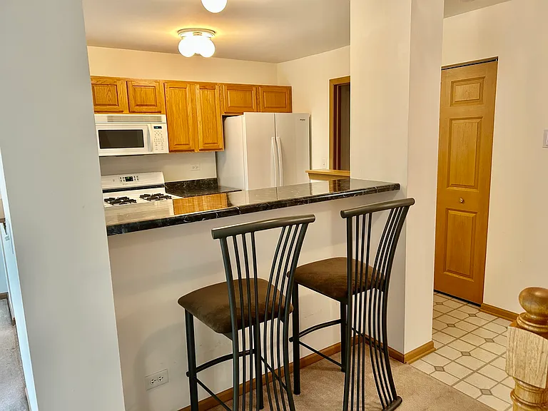 2482 Stoughton Cir — Photo 6