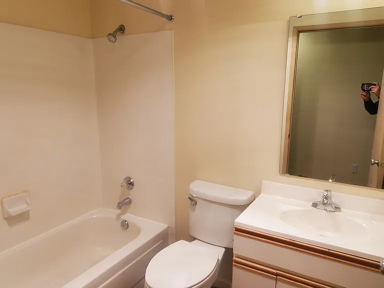 Lee Court Apartments — Photo 11