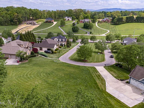 5th image of 4 Honeysuckle Ct