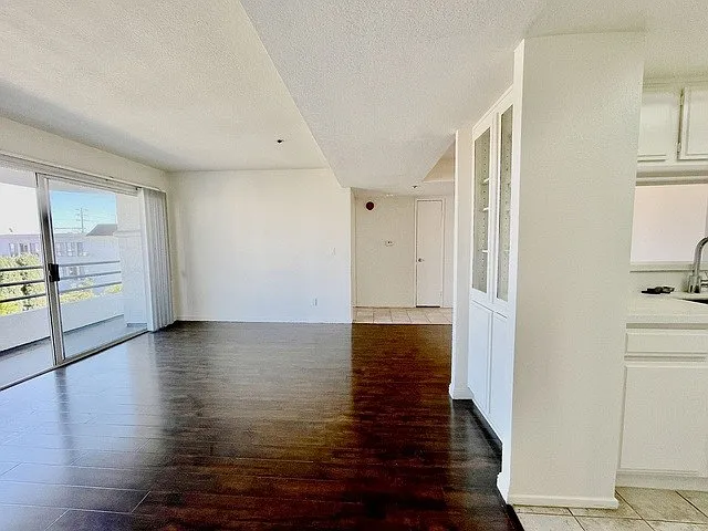 Midvale Towers — Photo 221