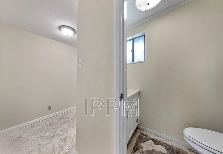 914 E Carrol St — Photo 18