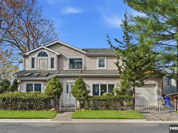 703 Stewart St, Ridgefield, NJ 07657