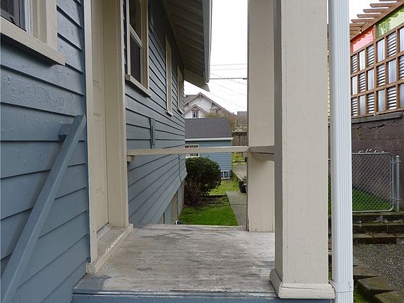 4th image of 3218 6th Ave