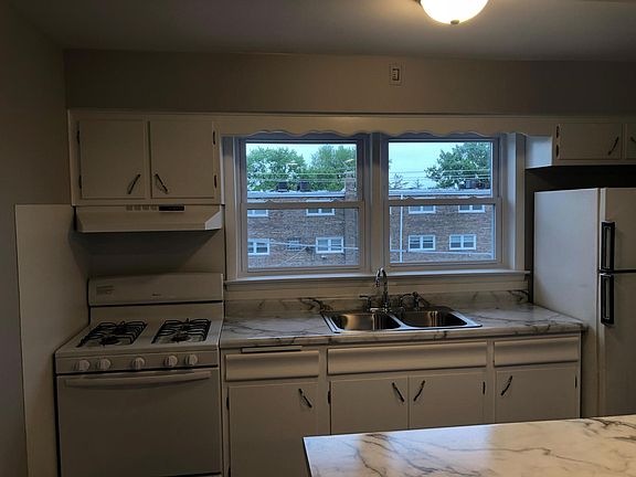 4th image of 10901 S Keating Ave APT 3A