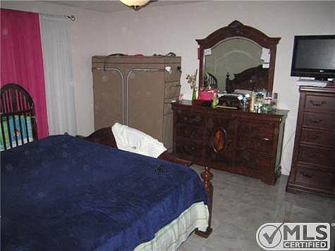 2nd image of 5965 Lincoln Cir W