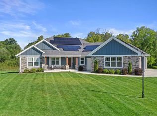 N67W13204 W View Cir, Menomonee Falls, WI 53051