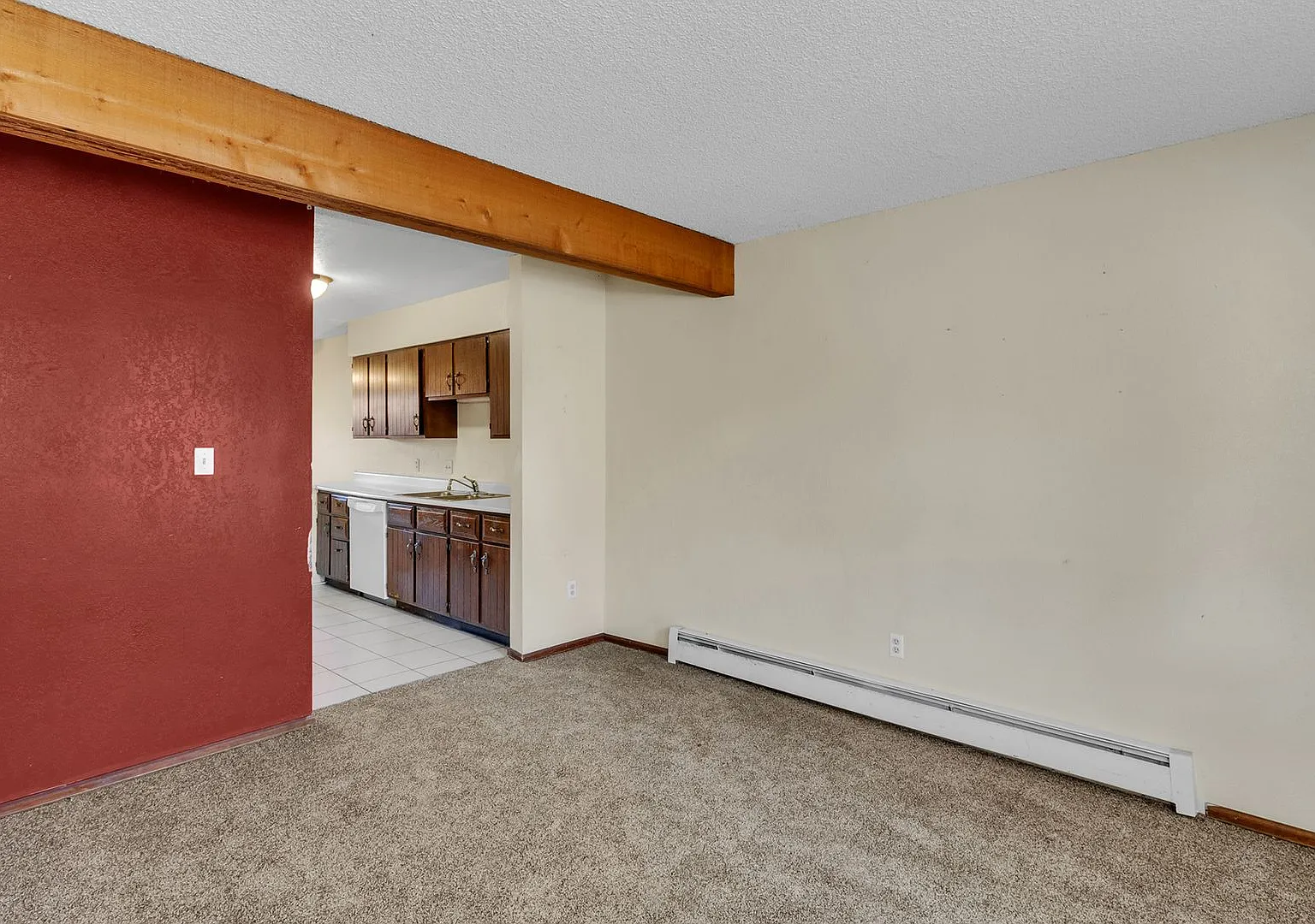 Wonderful 3 Bedroom Townhouse in Cedar Terrace — Photo 3