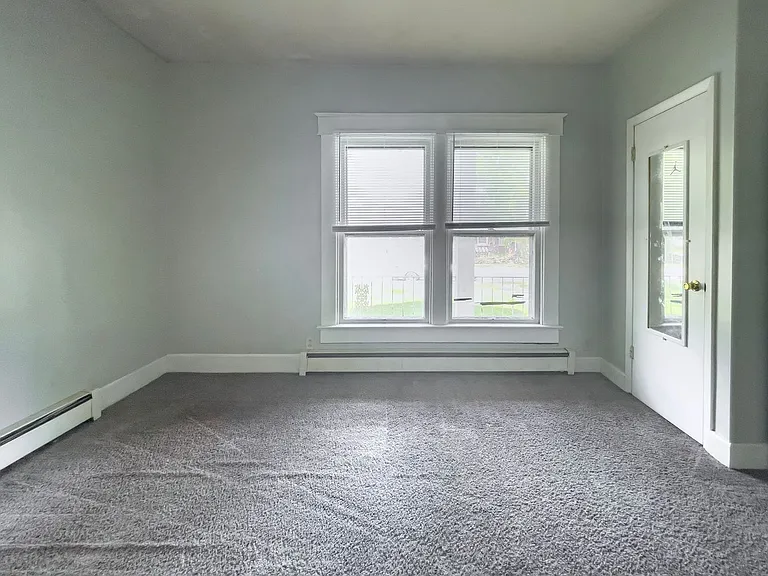 Preleasing For August! Close To Campus — Photo 6