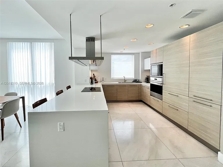 17111 Biscayne Blvd #1102 — Photo 12