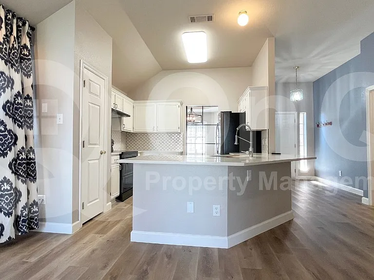 5509 Cypress Dr — Photo 5