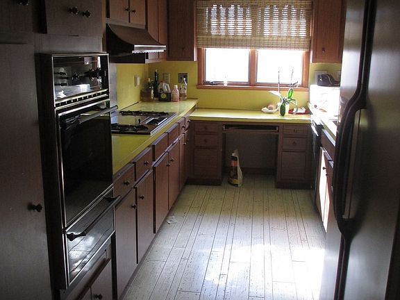 3rd image of 33 Claire Ct