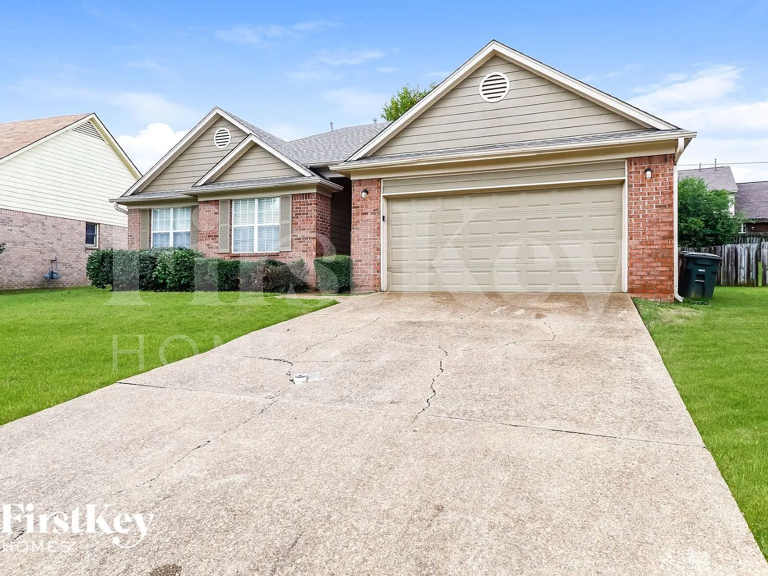 3 bed, 2.0 bath, 1739 sqft, $2,035 — Photo 2