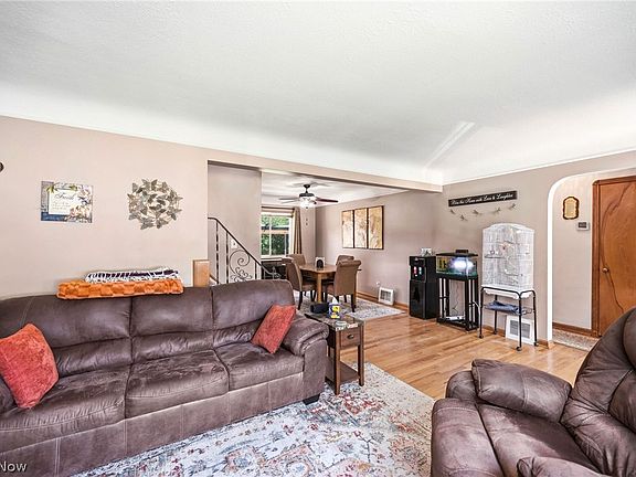 5th image of 3756 Walter Rd