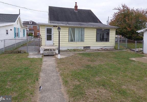 3rd image of 1020 Westport Dr