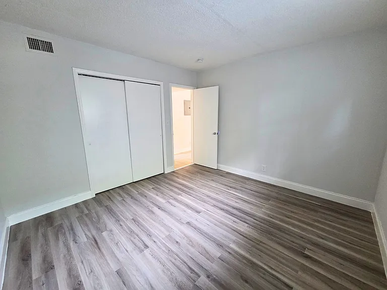 440 NW 40th Ct #4 — Photo 6