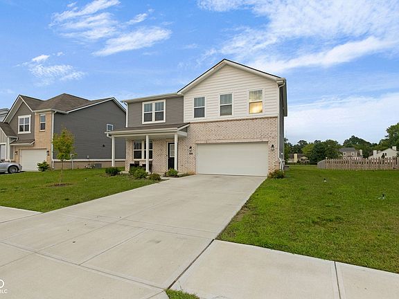 2nd image of 7423 Manor Lake Ln
