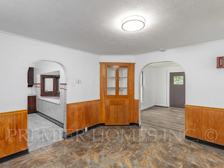 908 7th St NE — Photo 11