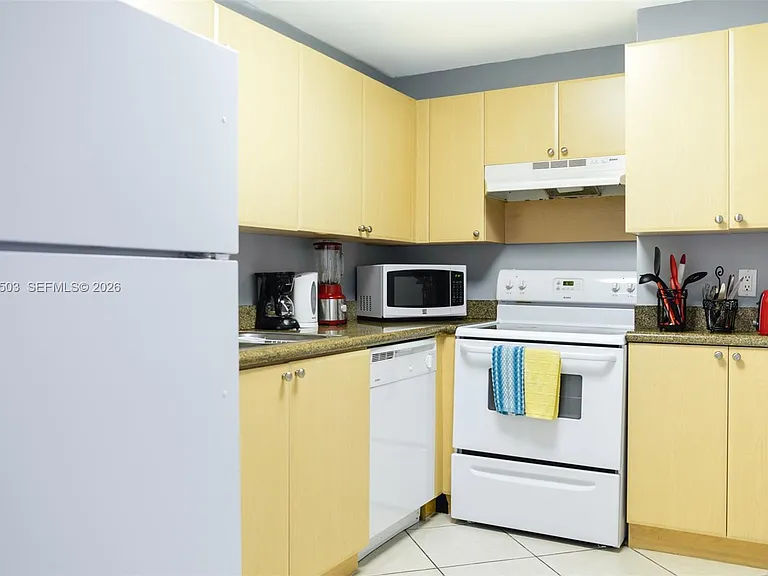 2280 SW 32nd Ave #213 — Photo 19
