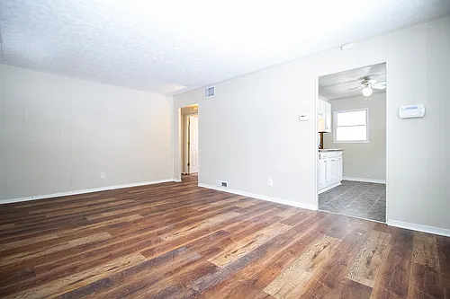 Darling 2BR Home with Everything On One Floor! Gorgeous Hardwoods, Updated Kitchen and Bath, Priv... — Photo 3