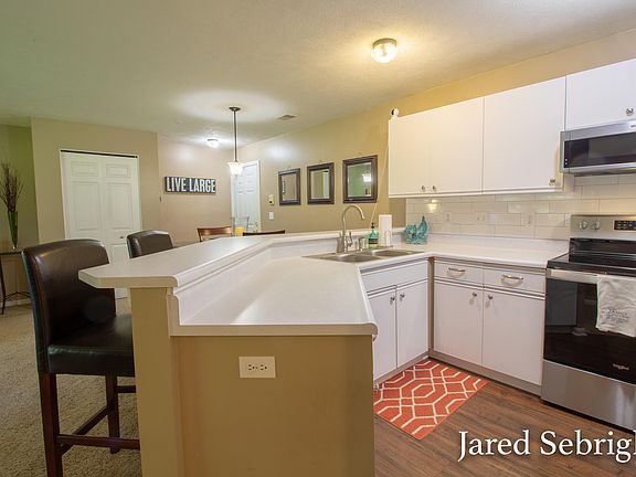 5th image of 8406 Jasonville Ct SE