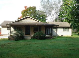 992 Sterrett Rd, Grove City, PA 16127