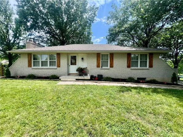 1550 SW Liggett Rd, Blue Springs, MO 64015