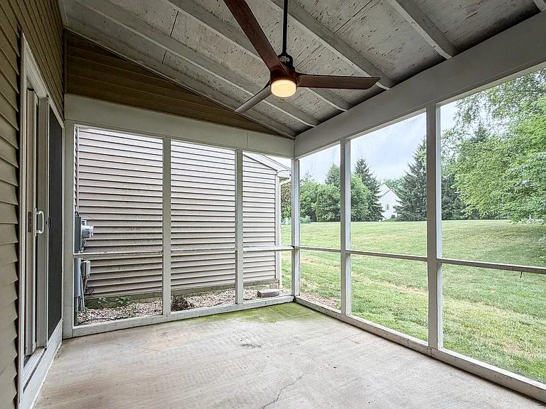 425 Deerfield Dr — Photo 32