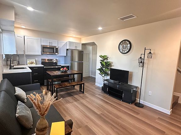 3rd image of 7636 Gentry Ave