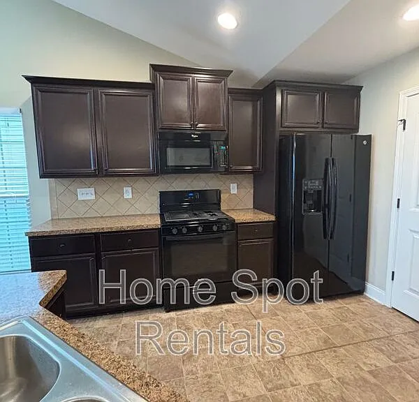 4811 Lost Creek Dr — Photo 21
