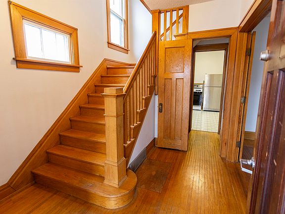 5th image of 120 3rd Ave NW