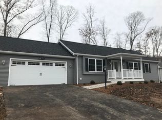 28 Looking Glass Cir, Uncasville, CT 06382