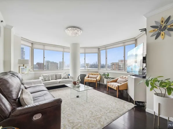 65 2nd St #2312, Jersey City, NJ 07302