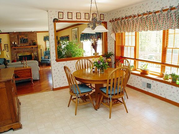 Kitchen Open to FR