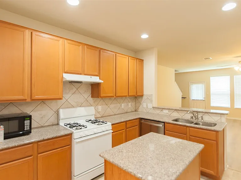 18519 Each Elm Way — Photo 6